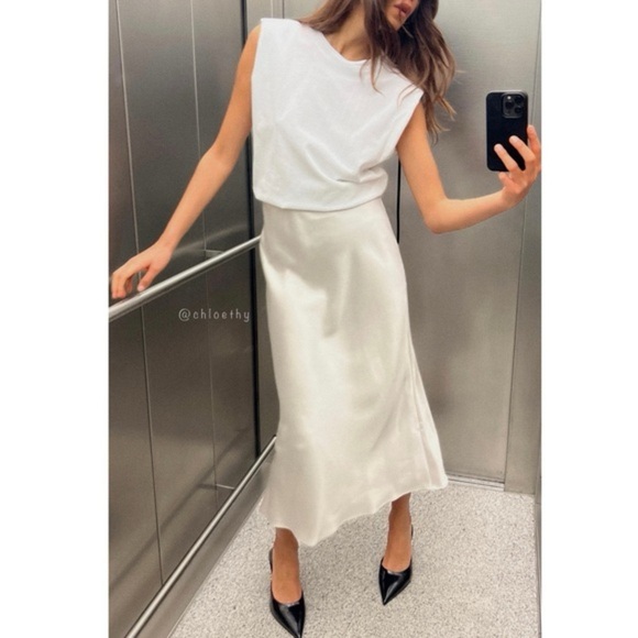 NWT ZARA CONTRASTING SATIN EFFECT DRESS SIZE M - Picture 4 of 13